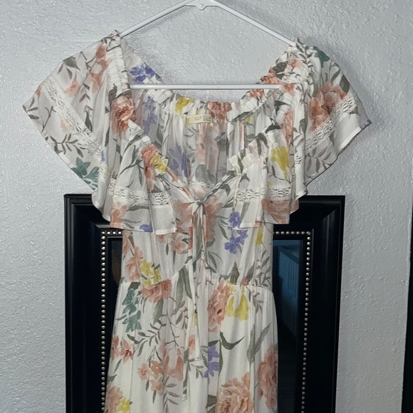 Floral Maxi Dress - Picture 4 of 11